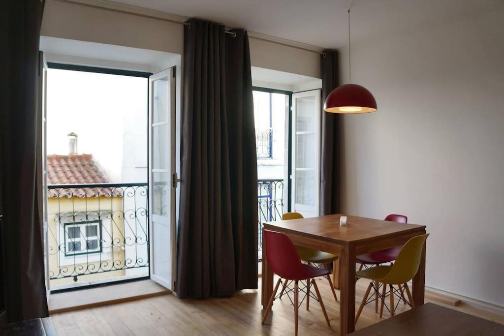 Two Bedroom Apt In Historic Location! Close To The River Lisbon Exterior photo
