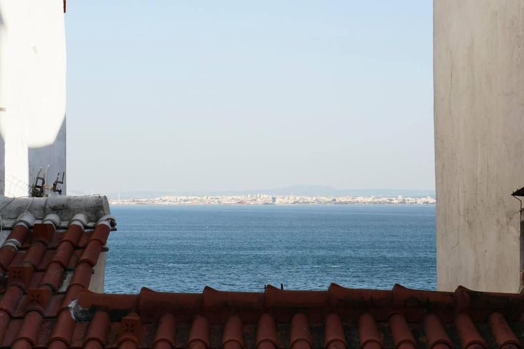 Two Bedroom Apt In Historic Location! Close To The River Lisbon Exterior photo